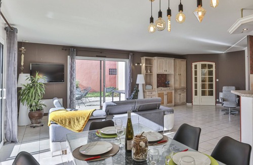 Olonne-sur-Mer Villa | Villa LS Familiale avec Piscine & Jacuzzi, Proche Plage et Commerces - Les Sables d'Olonne