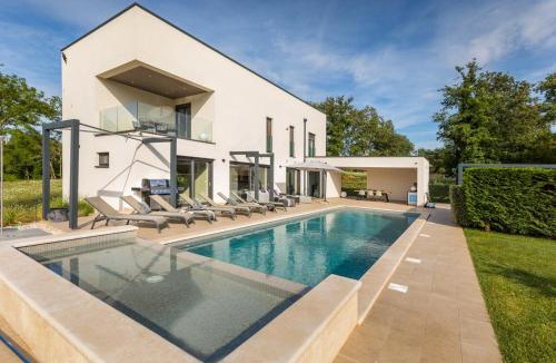 Kirmenjak Villa | Villa Luce Verde by Villsy - with pool, sauna and jacuzzi