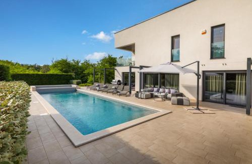 Kirmenjak Villa | Villa Luce Verde by Villsy - with pool, sauna and jacuzzi
