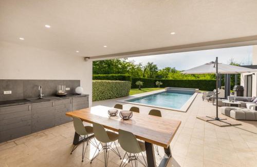 Kirmenjak Villa | Villa Luce Verde by Villsy - with pool, sauna and jacuzzi