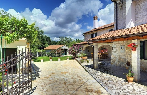 Rojnici House | Villa Lucy (V3518-K1) - Barban