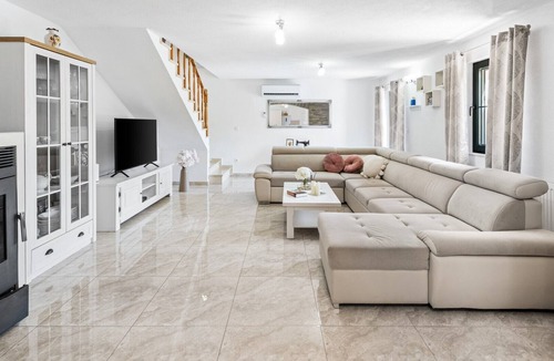 Zmijavci Villa | Villa Lugareva with 52 sqm private pool, 4 bedrooms, 4 bathrooms, summer kitchen, traditional environment, playground