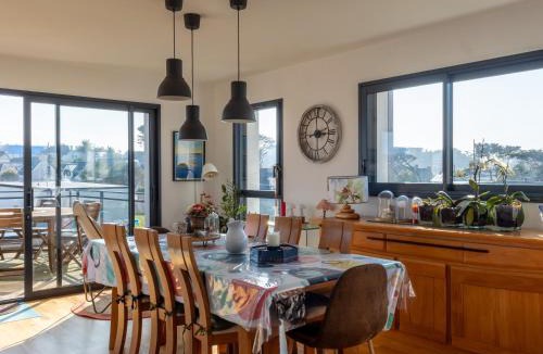 Plougasnou Villa | Villa lumineuse vue mer 150m plage