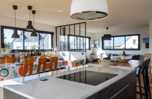 Plougasnou Villa | Villa lumineuse vue mer 150m plage