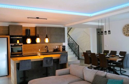 Smrika Villa | Villa Luminosa by Villas Guide
