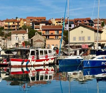 Cres Apartment | Villa Lungomare-Large Waterfront Apartment -Lungomare Promenade 6
