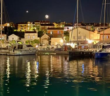 Cres Apartment | Villa Lungomare-Large Waterfront Apartment -Lungomare Promenade 6