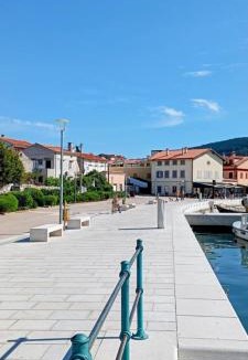 Cres Apartment | Villa Lungomare-Large Waterfront Apartment -Lungomare Promenade 6