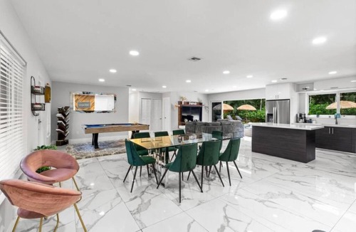 Ojus Villa | Villa Luxe - Modern by Glam Homes
