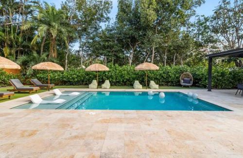 Ojus House | Villa Luxe Modern Pool Covered Terrace