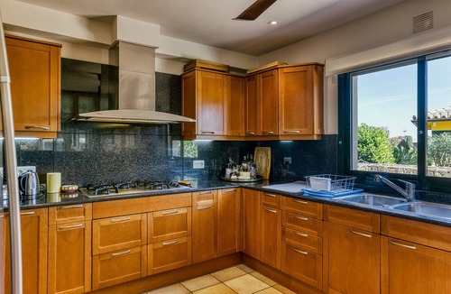 Navata Villa | Villa 'Luxury Golf Villa Torremirona' with Mountain View, Wi-Fi and Air Conditioning