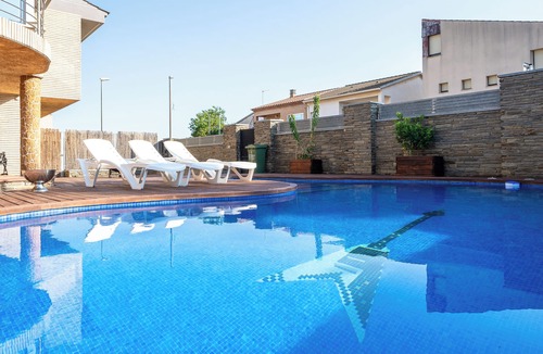 Reus Villa | Villa "Luxury Rock TIRRI" with Private Pool, Covered Terrace and Wi-Fi