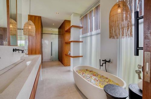 Tumbak Bayuh Villa | Villa M2 Bespoke 5BR Luxury Retreat in Canggu
