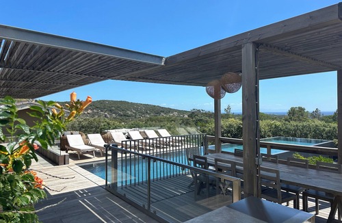 Pianotolli-Caldarello House | Villa Marcelle suspended pool with sea view