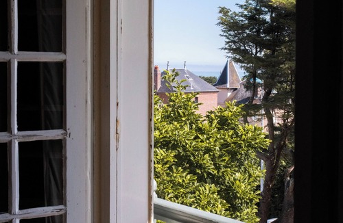 Mesnil-Val-Plage Villa | Villa Ma Normandie, garden and beach Mesnil Val