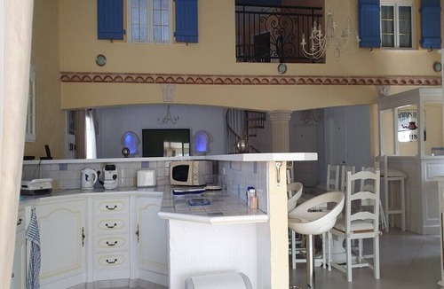 Bourcefranc-le-Chapus Villa | Villa Madinina