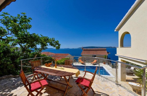 Okrug Donji Villa | Villa Magdalena