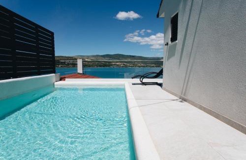Mastrinka Villa | Villa Magna - seaside villa with pool and sauna