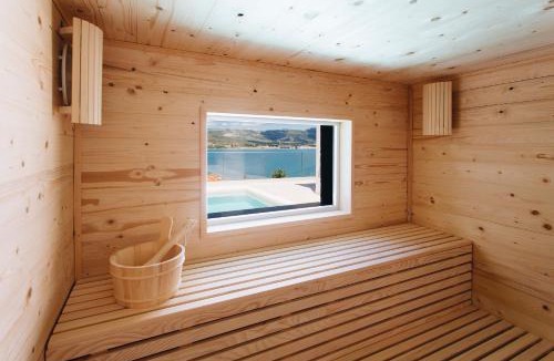 Mastrinka Villa | Villa Magna - seaside villa with pool and sauna