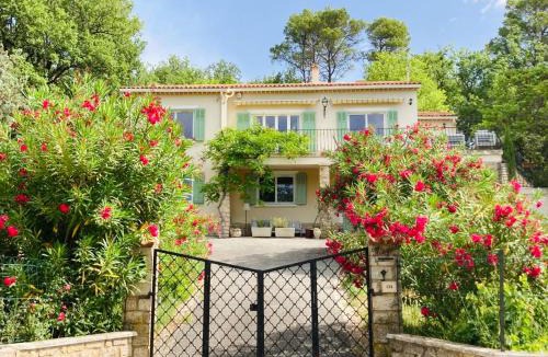Entrecasteaux Villa | Villa Magrado