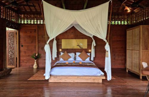 Kelusa House | Villa Mahadevi 3 with Jungle Views near Ubud
