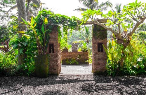 Kelusa House | Villa Mahadevi 3 with Jungle Views near Ubud