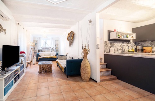 Mediterranee Villa | Villa 'Maison Type Canetoise' with Private Terrace, Wi-Fi and Air Conditioning
