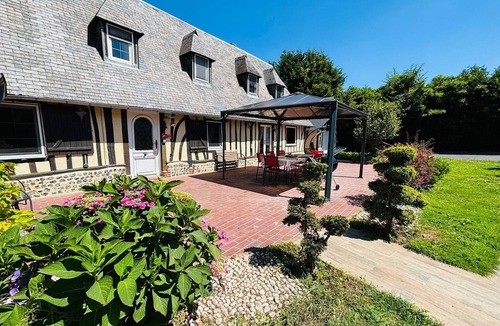 Lieurey Villa | Villa 'Maison Normandy' with Shared Pool, Wi-Fi and Air Conditioning