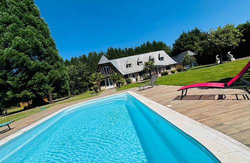 Lieurey Villa | Villa 'Maison Normandy' with Shared Pool, Wi-Fi and Air Conditioning