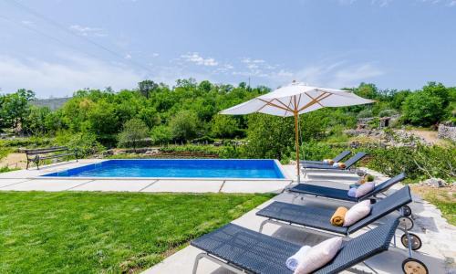 Gromaca Villa | Villa Majkovica - 4 Bedroom Villa with Private Pool & En-Suite Bathrooms & Parking
