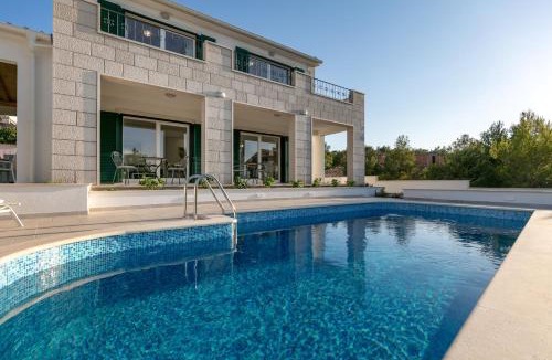 Cove Osibova (Milna) Villa | Villa Makarac - Heated Pool, Beach 140m & Kids Playground I Brač