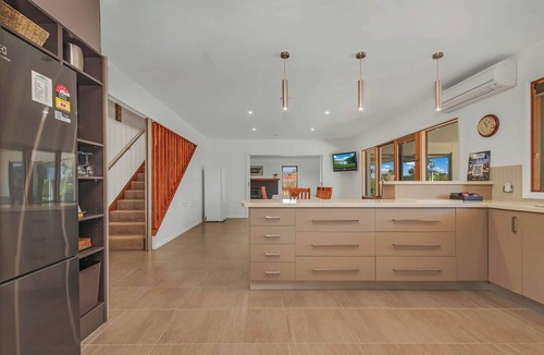 Echuca House | Villa Mala Summary: W