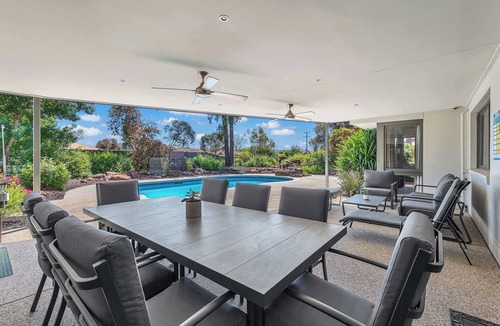 Echuca House | Villa Mala Summary: W