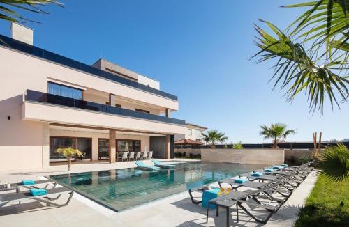 Vir House | Villa Malibu Royal