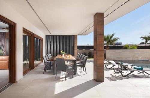 Vir House | Villa Malibu Royal