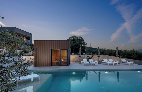 Vrbnik Villa | Villa Manatis - Sand Court, Infinity Pool & Sauna