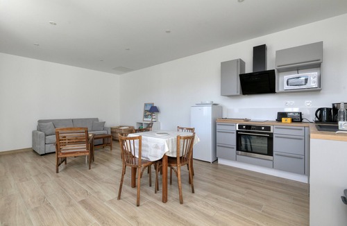 Batz-sur-Mer Villa | Villa 'Marais Salants 350m De La Mer' with Wi-Fi