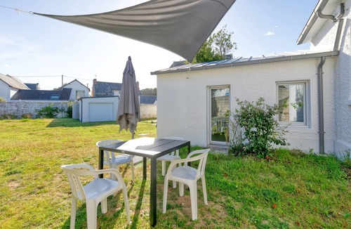 Batz-sur-Mer Villa | Villa 'Marais Salants 350m De La Mer' with Wi-Fi