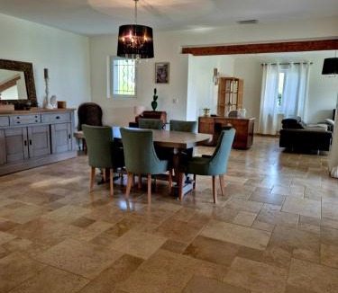 Goudargues Villa | Villa Margot