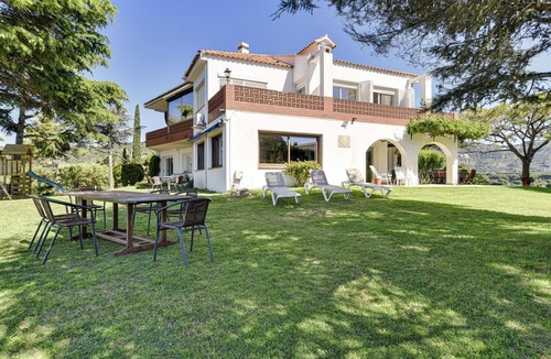Calella Villa | Villa Margot with a very large garden, private poo