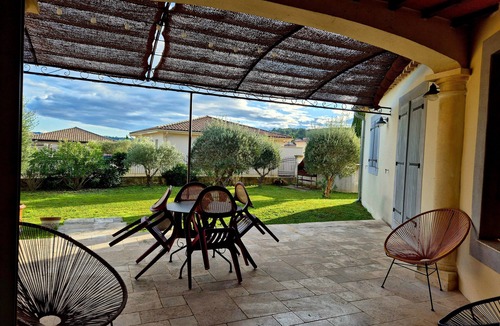 Goudargues Villa | Villa 'Margot' with Private Terrace, Wi-Fi and Air Conditioning