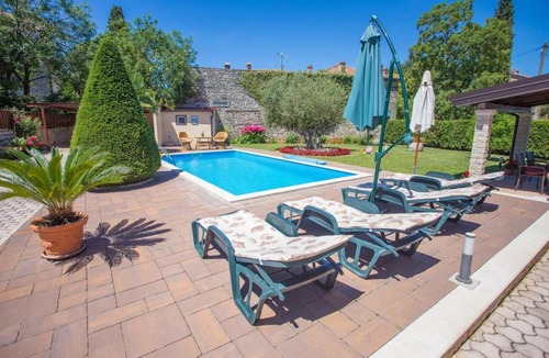 Tar House | Villa Maria
