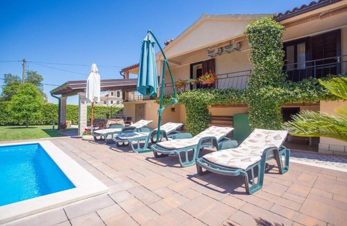 Tar House | Villa Maria