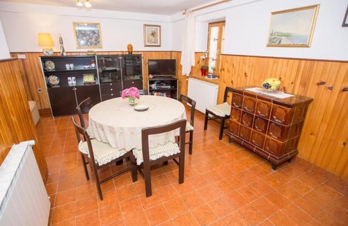 Tar House | Villa Maria