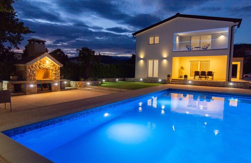 Donji Prolozac Villa | Villa Maria with private pool