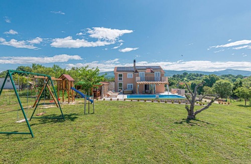 Ruzic Villa | Villa Maria with Outdoor Pool - Five Bedroom Villa with Outdoor Pool