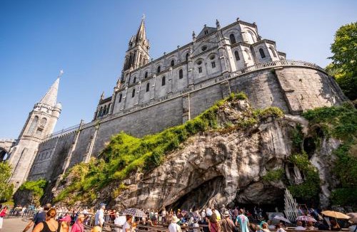 Lourdes Apartment | Villa Mariale by Popinns