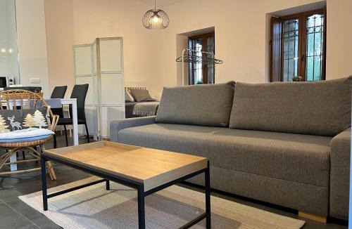 Renedo Apartment | Villa Marta loft diáfano con jardín y aparcamiento en Villa histórica