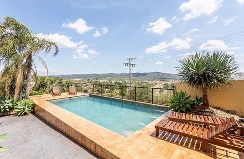 Llombai Villa | Villa 'Masai' with Private Pool, Wi-Fi and Air Conditioning