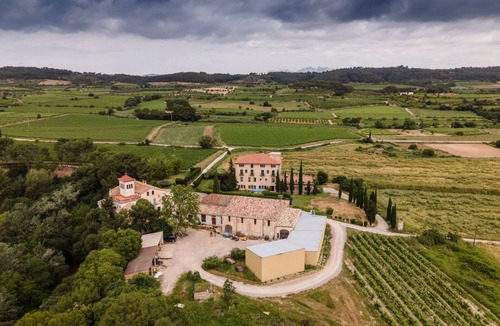 Torrelavit Villa | Villa "Masia Can Comas" with Pool, Garden & Wi-Fi